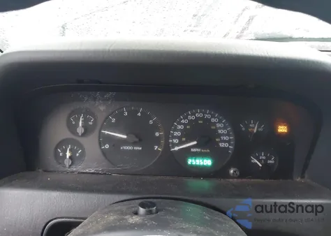 2002 Jeep Grand Cherokee Laredo z USA, uszkodzony, nr VIN 1J4GX48S02C148197